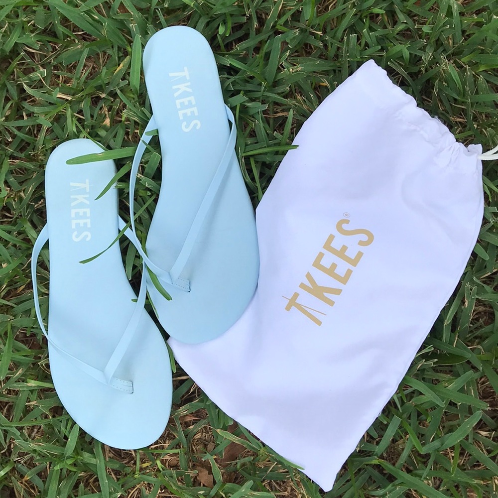TKEES foundation pigment light flip flops